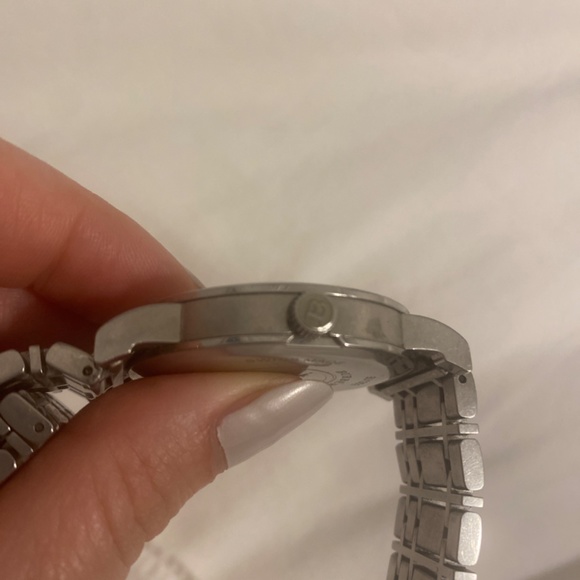 Burberry Watch Silver - Picture 7 of 7